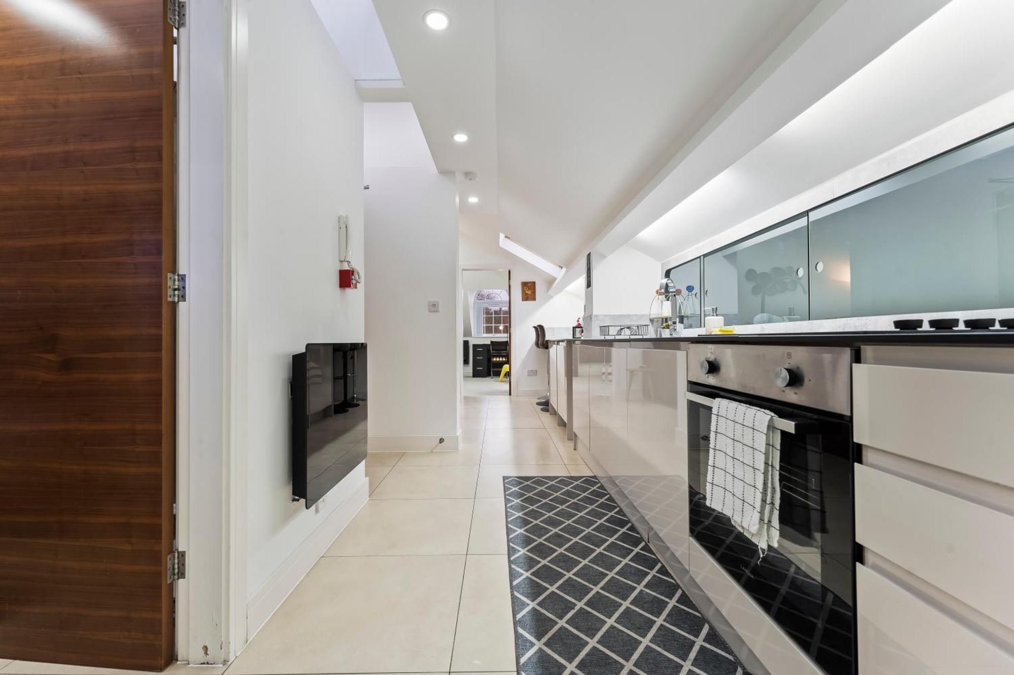 Exquisite 2-Bedroom Penthouse-Sleeps 7-Free Parking With Workstations & High-Speed Wifi Birmingham Exterior foto